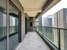 江北嘴 国金中心旁轻轨6号线大四房看小区中庭带大阳台 推荐!