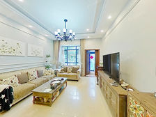 联排边户,南面带大花园,通透敞亮,诚意出售!