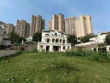 二期融创临湖的独栋 视野好 带一亩多大花园 急售