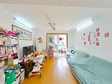 13号线T铁口,旁边是商业体,南北通透全明户型,闹中取静