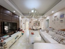 中央公园 鹿山轻轨站旁 精装三房 朝中庭 带车位 性价比高