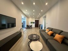 壹号湖畔全新装修三房,未住人,不看高压线,视野开阔,