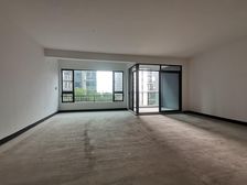 礼嘉天街龙湖大平层。双套房,三个卫生间,215平,房源保真