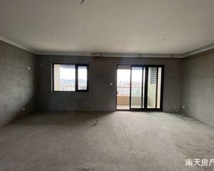 绿地东方公馆4室2厅2卫南朝向400.0万元/套出售
