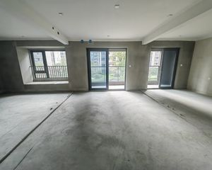 湛蓝晓月4室2厅2卫南朝向185.0万元/套出售