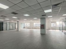 地铁13号线清河站 新出精装办公室 电梯口南向大窗 国企直租