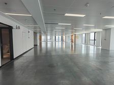 15号线梅岭北路信泰中心整层2200平可分割,口总部办公