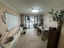 18号地铁口 电梯两房中层 价格可谈