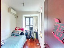 正规小三居室,中间楼层,满五年,小区中心位置,近地铁和购物