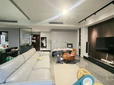 照母山香港置地壹号湖畔。内圈舒适横厅看湖170万 房源保真!