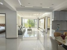 近轻轨12号线 大三室 有车位 精装修 11平阳台