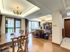 正南陆家嘴锦绣前城4室2厅精装修