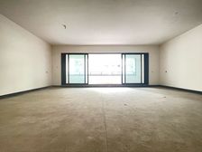 主卧室带露台,洋房大平层,内圈位置,华侨城嘉陵江天。