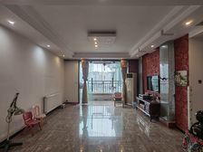 (送80平花园)杨家坪步行街旁边 电梯 精装四房 有外阳台