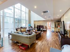 龙湾别墅 399.09平4居 客厅高挑空 空间感会更好 不压