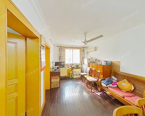 塘东小区,三室一厅一卫,二楼,带露台,近塘桥公园,一梯两户