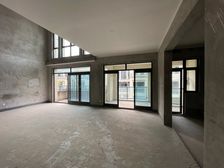 商务中心旁,上叠别墅带露台仅202万