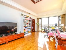 业主着急出售,古城路旁,均价8900,朝南三居室,可以看房