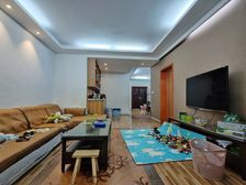 一楼带花园 门口书包 和泓四季A区 四房163.5万