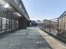 (海岸城旁空中别墅)送大露台 上下两层 急售 次新小区