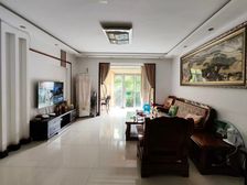 单价六千多买18号线石坪桥轻轨站出口 大三房电梯