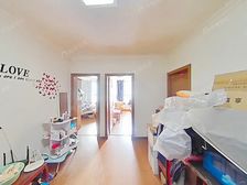 长春苑,户型方正,出门方便,房东诚意出售,看法提前联系。