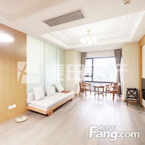 国锐金嵿2室1厅精装修