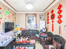 一楼带天井,南北通西边套全明,诚意出售,降价急卖