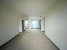 吾悦龙湖旁!轻轨站门口!数据谷!吾悦龙湖就在旁边门口公园