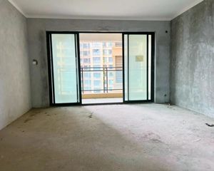 临 毛胚好房 中间好楼层 业主急售