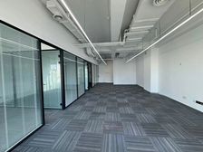 望京soho新出150平 精装 3到顶隔间 户型方正 随时看