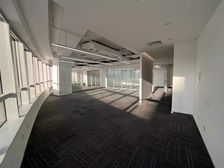 望京SOHO新出房源 280平 采光好 年底特价 3隔间