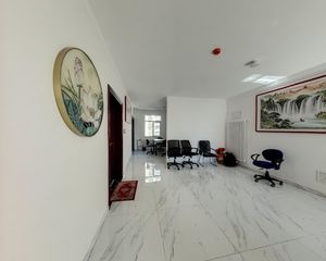 准新房 依山傍水不临街 南北透通 厨房北侧带储物间