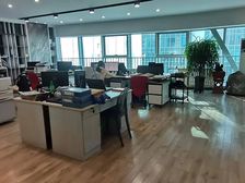 免费停车数码科技中心236平8万 220平5万一年起多套钥匙