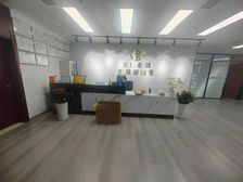 高铁站建正东方366平朝向 电梯口家具齐全拎包办公