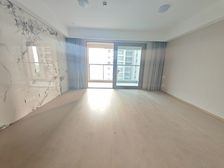 小区由雅戈尔开发刚交付环境优美,交通方便,