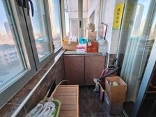 东局子九年一贯制 书包房 三室 电梯房