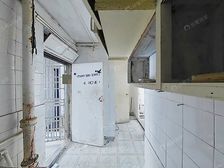 大毛坯装修,双南大院子。采光没有问题,有垫高