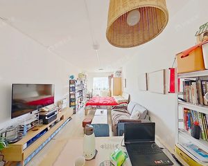 新上!低总价两居室,精装修,楼龄新,可以公积金贷款。
