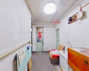 新上白桥大街两居室 居中楼层 远离铁路 看房随时