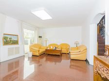 联排别墅边户型,满五年 ,位置佳,诚心卖,地上三层,南北入户