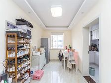 十全街南石皮弄沧本振华直属中间楼层两房朝南总价低采光佳带车库