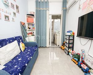 裕兴院 · 4室 1厅 顶跃户型 拎包入住 低总价买四房