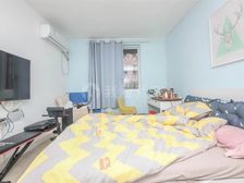 精品好房,拎包入住,满五税少,看房方便,无遮挡,中间楼层。