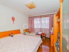 “花园位置,双南户型,视野开阔,满五年税费少” 空关看房