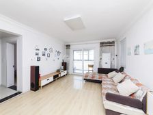 高铁新城地鉄口,环秀湖花园,边户三房两卫,自住保养好