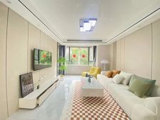 金轮星城三房精装厅通阳台119平方168万