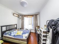 品质小区,客厅宽敞南北直通,俯视祥和之光夜景,生活设施齐全!