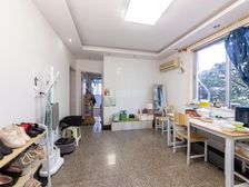 人民路131号 中间楼层,自住装修,看房随时,人民路yan线