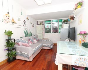 景芳三房户型天花板,房南厅南,装修清爽,视野开阔